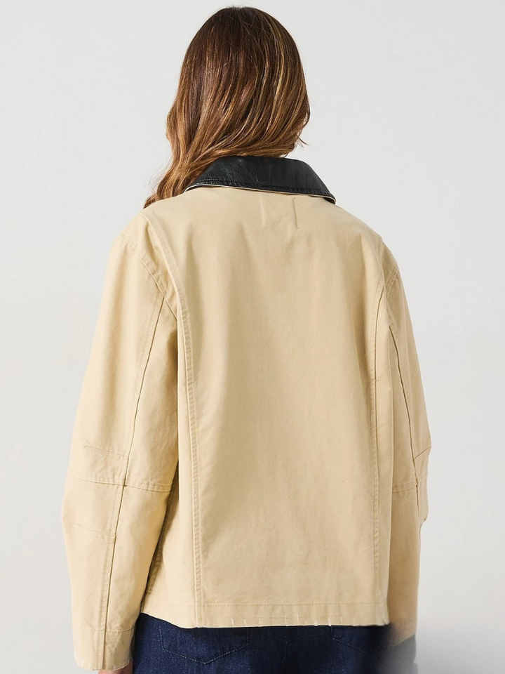 DELACROIX | VESTE INTEMPORELLE À COL CONTRASTANT