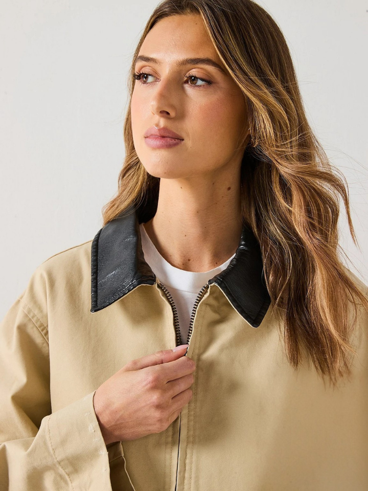 DELACROIX | VESTE INTEMPORELLE À COL CONTRASTANT